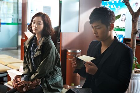 Ye-seul Han and Song Joong-ki in Penny Pinchers (2011)