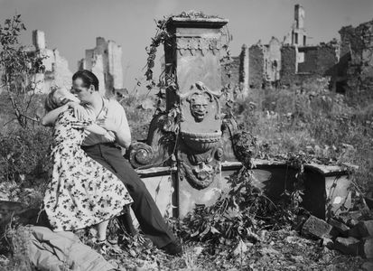 Jerzy Duszynski and Danuta Szaflarska in Skarb (1949)