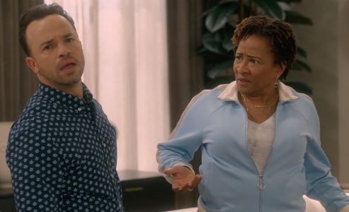 Greg Roman and Wanda Sykes on 'The Upshaws'