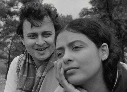 Anil Chatterjee and Supriya Choudhury in The Cloud-Capped Star (1960)