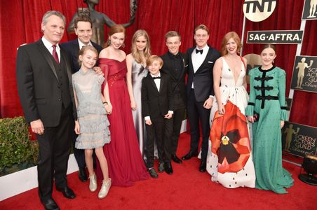 Viggo Mortensen, George MacKay, Annalise Basso, John Shearer, Trin Miller, Samantha Isler, Shree Crooks, Nicholas Hamilt