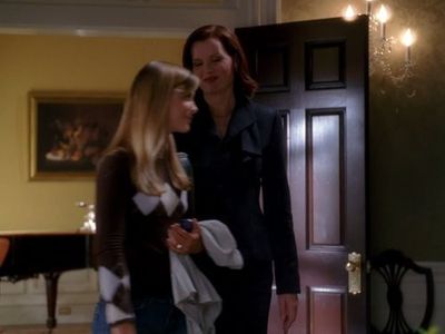 Geena Davis and Caitlin Wachs in Commander in Chief (2005)