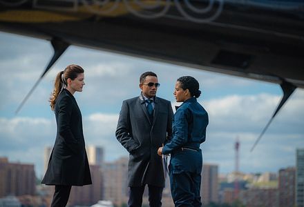 Hill Harper, Jennifer Carpenter, and Zabryna Guevara in Limitless (2015)