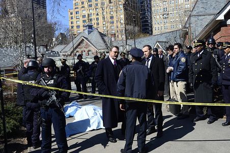 Tom Selleck, Donnie Wahlberg, and Jaime Lincoln Smith in Blue Bloods (2010)