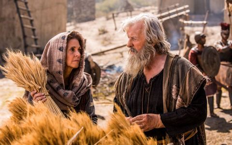 Rutger Hauer and Lindsay Wagner in Samson (2018)