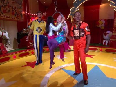 Thomas Hobson, Shayna Rose, Yvette Gonzalez-Nacer, and Jon Beavers in The Fresh Beat Band (2009)