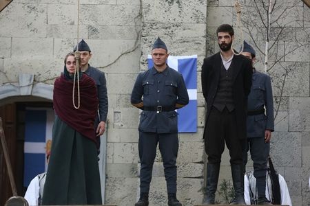 Miray Daner and Genco Ozak in Vatanim Sensin (2016)