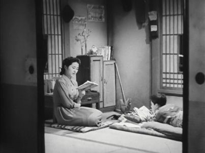 Kyôko Kagawa and Yoshihiro Nishikubo in Ginza Cosmetics (1951)