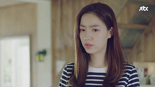 Hwa-young Ryu in Age of Youth (2016)