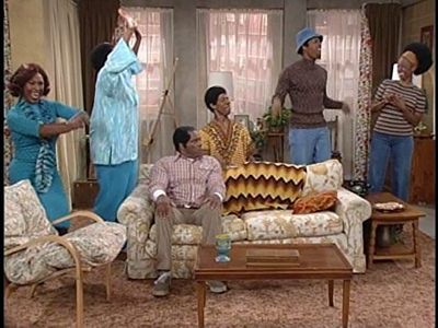 Marlon Wayans, Ja'net DuBois, Anna Maria Horsford, BernNadette Stanis, Shawn Wayans, and John Witherspoon in The Wayans 