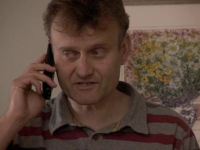 Hugh Dennis in Outnumbered (2007)