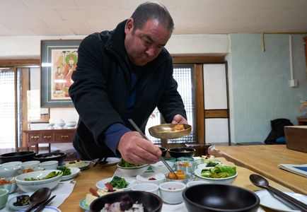 Emeril Lagasse in Eat the World with Emeril Lagasse (2016)