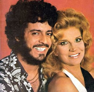 Tônia Carrero and Marcos Paulo in Uma Rosa Com Amor (1972)