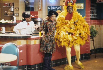 Telma Hopkins, Darius McCrary, and Kellie Shanygne Williams in Family Matters (1989)