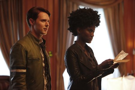 Samuel Barnett and Jade Eshete in Dirk Gently's Holistic Detective Agency (2016)