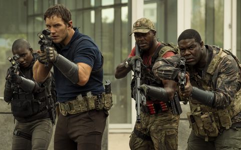 Edwin Hodge, Chris Pratt, Sam Richardson, and Alexis Louder in The Tomorrow War (2021)