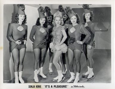 Sonja Henie, Louise Allen, Pamela Ewing, Marilyn Frasche, Clarice Evans, Carol Brinckman, and Lorraine Brinckman in It's