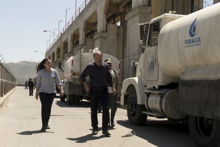 Rubén Blades and Lisandra Tena in Fear the Walking Dead (2015)