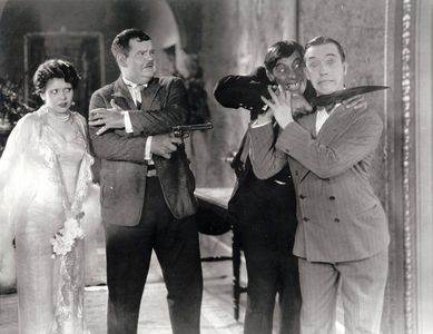 Oliver Hardy, Stan Laurel, Viola Richard, and Noah Young in Do Detectives Think? (1927)