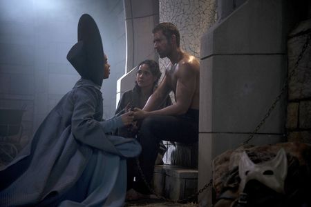 Oliver Jackson-Cohen, Roxy Sternberg, and Adria Arjona in Emerald City (2016)