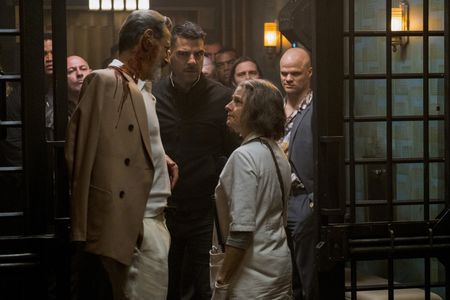 Jodie Foster, Jeff Goldblum, Evan Jones, and Zachary Quinto in Hotel Artemis (2018)