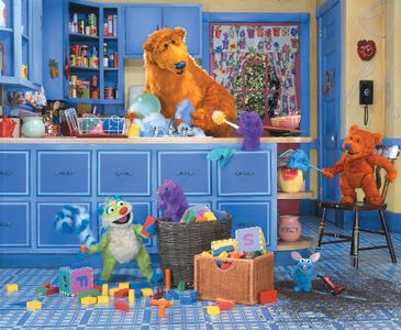 Tyler Bunch, Vicki Eibner, Peter Linz, and Noel MacNeal in Bear in the Big Blue House (1997)