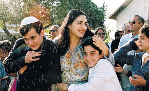 Ronit Elkabetz, Michael Moshonov, and Yoav Rotman in The Flood (2010)