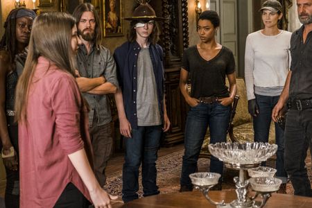 Andrew Lincoln, Lauren Cohan, Danai Gurira, Tom Payne, Sonequa Martin-Green, Chandler Riggs, and Katelyn Nacon in The Wa