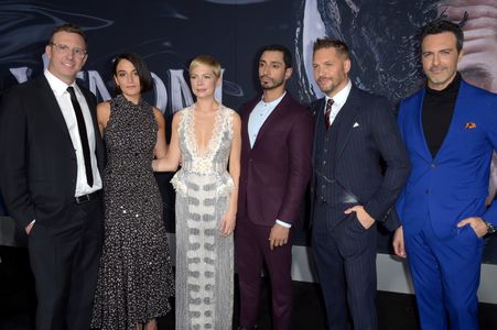 Ruben Fleischer, Tom Hardy, Michelle Williams, Reid Scott, Riz Ahmed, and Jenny Slate at an event for Venom (2018)