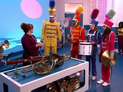 Monica Lee Gradischek, Thomas Hobson, Shayna Rose, Yvette Gonzalez-Nacer, and Jon Beavers in The Fresh Beat Band (2009)