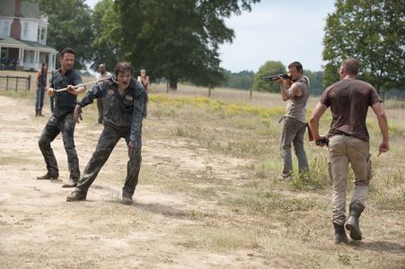 Norman Reedus, Andrew Lincoln, Melissa McBride, Sarah Wayne Callies, Jon Bernthal, and Irone Singleton in The Walking De