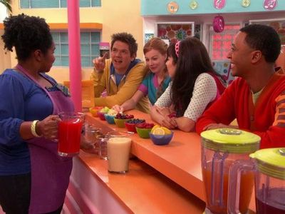 Thomas Hobson, Shayna Rose, Dioni Michelle Collins, Yvette Gonzalez-Nacer, and Jon Beavers in The Fresh Beat Band (2009)