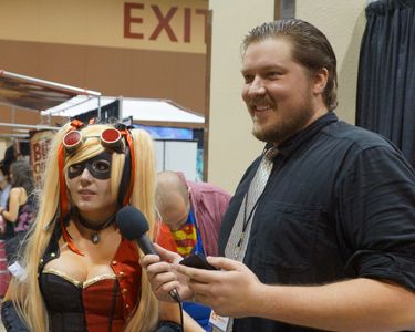 Interviewing Jessica Nigri at Amazing Arizona Con.