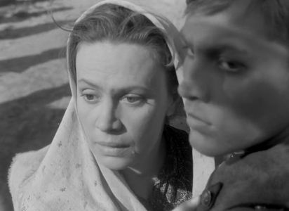 Vladimir Ivashov and Antonina Maksimova in Ballad of a Soldier (1959)