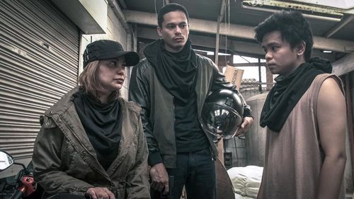 Eula Valdez, Timothy Castillo, and Rocky Salumbides in Neomanila (2017)