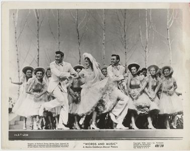 Gene Kelly, June Allyson, Dorothy Abbott, Sue Casey, Perry Como, Jeanne Coyne, Mary Gleason, Martha Montgomery, Sandra S