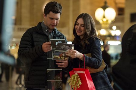 Alison Brie and Colin Jost in How to Be Single (2016)