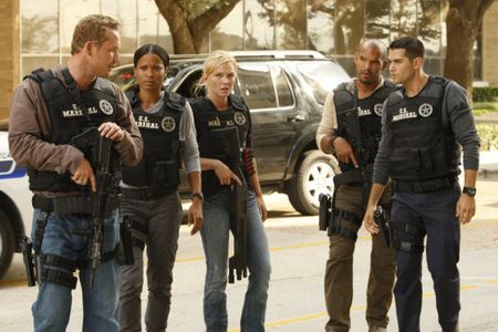 Cole Hauser, Jesse Metcalfe, Rose Rollins, Amaury Nolasco, and Kelli Giddish in Chase (2010)