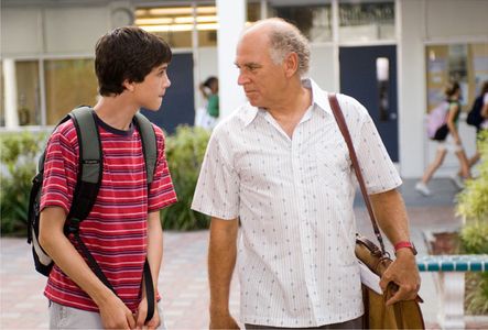 Jimmy Buffett and Logan Lerman in Hoot (2006)