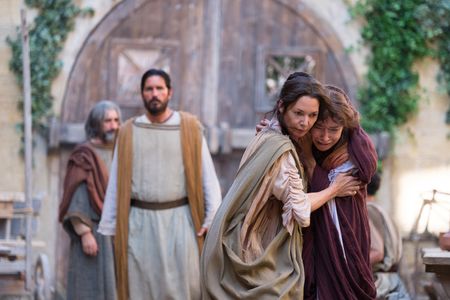 Joanne Whalley, Jim Caviezel, John Lynch, and Alexandra Vino in Paul, Apostle of Christ (2018)