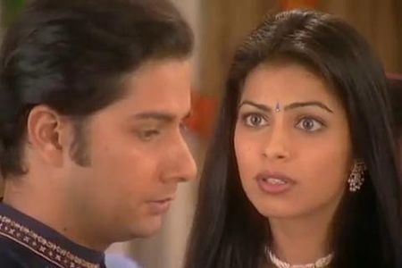 Sweta Keswani and Varun Badola in Des Mein Niklla Hoga Chand (2001)