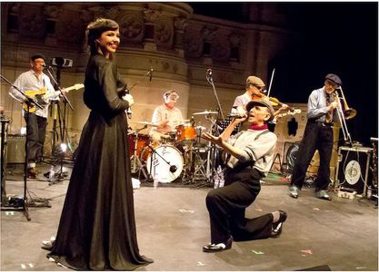 Madelene Hyland on stage with Dexys (UK tour 2012)