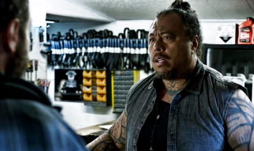 Still from Ray Donovan-Kelemete Misipeka as Fetu Autufuga