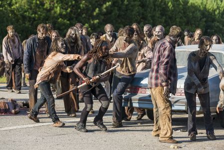 Im the zombie behind Michonne