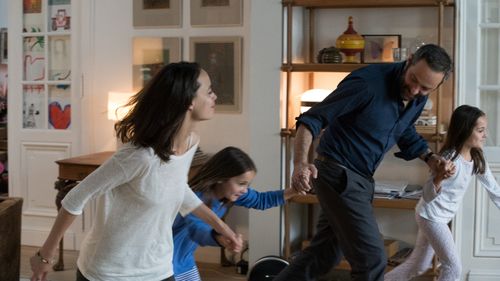 Bérénice Bejo, Cédric Kahn, Margaux Soentjens, and Jade Soentjens in After Love (2016)