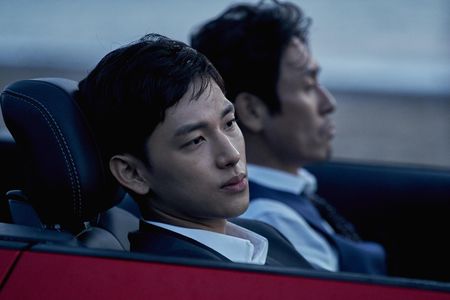 Sol Kyung-gu and Yim Si-wan in The Merciless (2017)