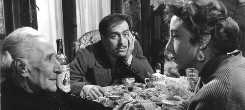 José Luis López Vázquez, Mary Carrillo, and Concha López Silva in The Little Apartment (1958)