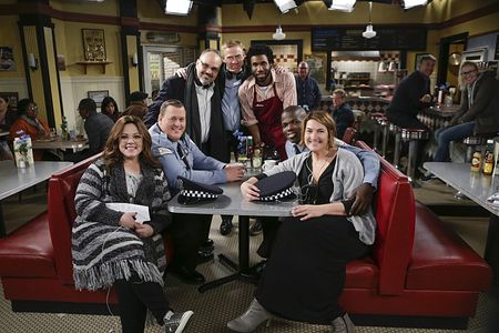 Melissa McCarthy, Reno Wilson, Billy Gardell, and Nyambi Nyambi in Mike & Molly (2010)