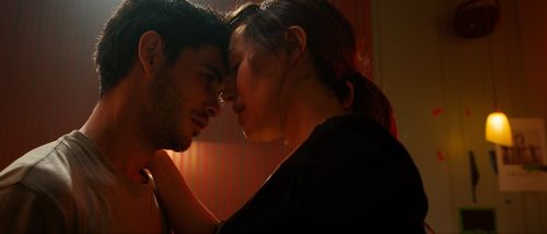 Irene Montalà and David Solans in Una noche en El Cósmico (2021)