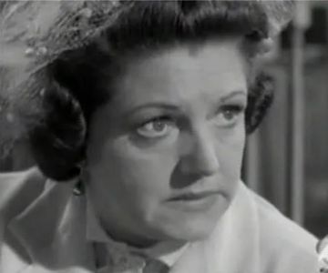 Hermione Baddeley in Room at the Top (1958)